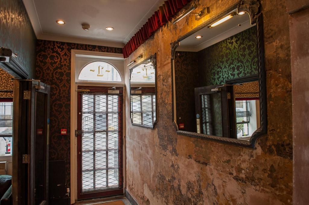 Mike'S Guesthouse Лондон Экстерьер фото